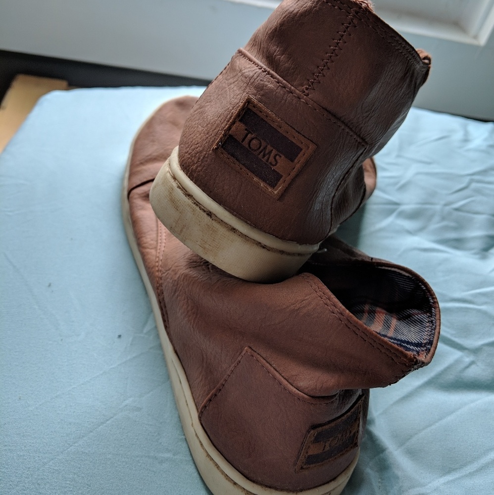 Toms